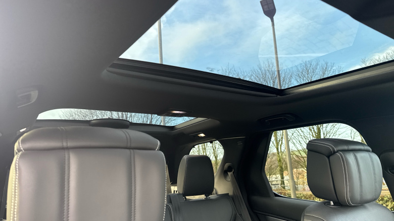 Land Rover Discovery 3.0 D300 Dynamic HSE 5dr Auto Diesel Station Wagon